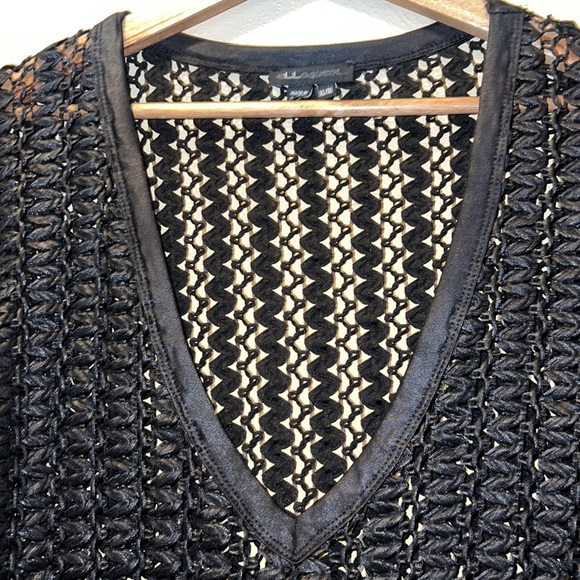 eLLoquent Black open knit top, Size XL - Picture 4 of 4